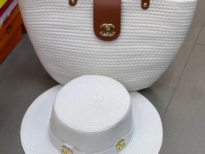 À vendre sacs assortis aux chapeaux pour Dame