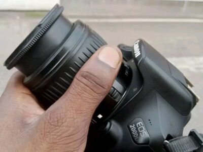 Appareil photo Pro canon Eos 2000D