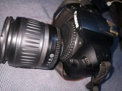 Appareil photo Pro canon Eos 2000D