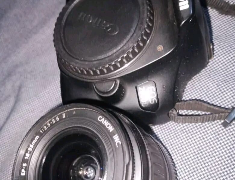 Appareil photo Pro canon Eos 2000D