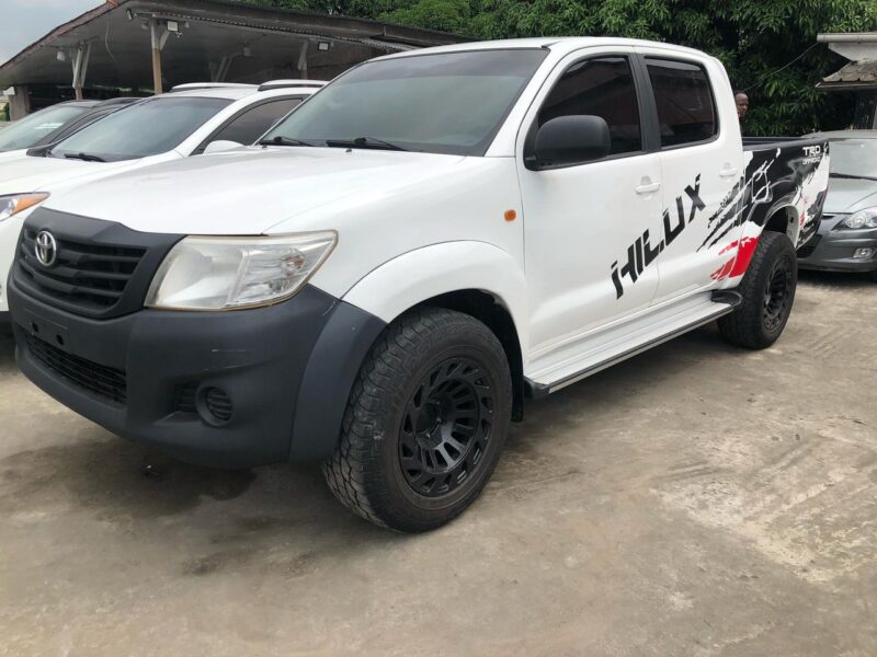 TOYOTA HILUX